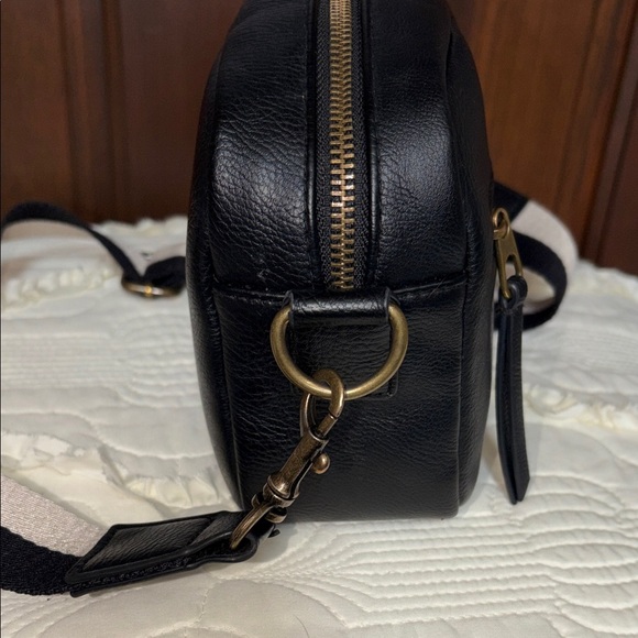 Universal Thread Black Faux Leather Bag with Gold Zipper EUC - Picture 7 of 12